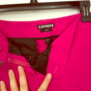 Express 6R cropped hot pink editor pants